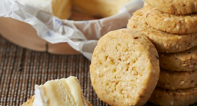 Camembert et sablé au sésame