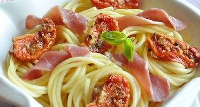 Spaghettis aux tomates rôties et jambon de pays