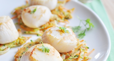 Noix de Saint-Jacques sur paillasson de légumes