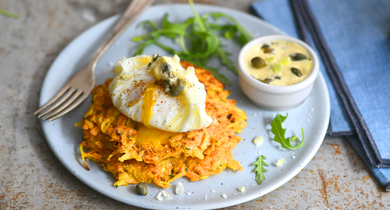 Galettes carotte / pommes de terre & oeuf poché, salsa verde