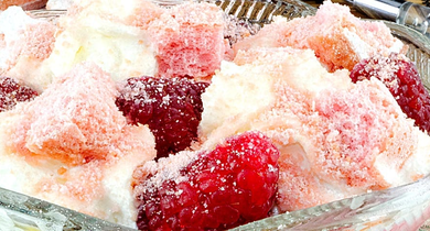 Glace macadamia sous sa veloute rose