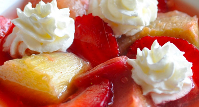 Nage de rhubarbe aux fraises