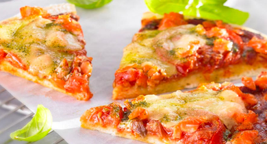 Pizza au saumon et pesto