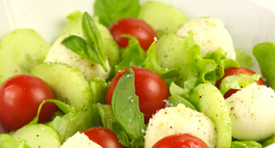 Salade d'été à la mozzarella