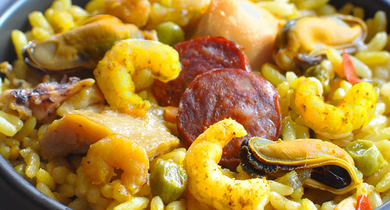 Paëlla de fruits de mer, poulet et chorizo