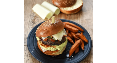 Burger végétarien aux tranches de brebis Lou Pérac et frites de patates douces