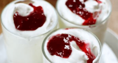 Verrines au Frais de brebis Lou Pérac et coulis de fruits rouges