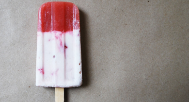 Sucettes glacées au skyr et aux fruits 