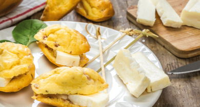 Madeleines aux lardons et Brique de brebis Lou Pérac