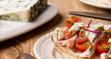 Tartines au jambon de Bayonne et bleu de brebis Société