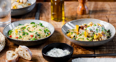 Poulet mariné au yaourt, graine de couscous aux herbes et tzatziki