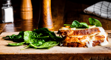 Croque-monsieur au saumon et au chèvre et sauce béchamel