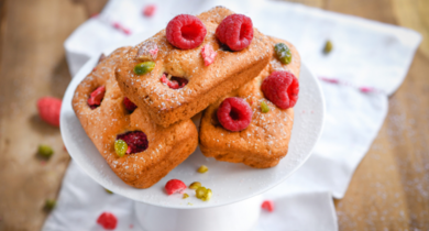 Gâteau au Yaourt, Framboises, Pistaches, Pralines roses