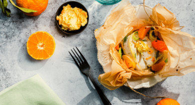 Cabillaud et beurre d’agrumes Président en papillote, légumes d'hiver