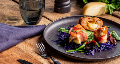 Escalope de poulet au lard fumé fourrée au Chaussée aux Moines