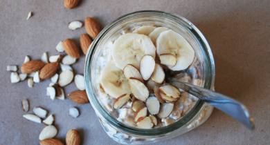 Flocons d’avoines à la banane et aux amandes