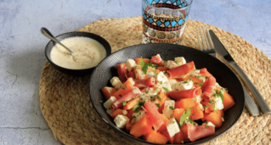 Salade estivale melon, feta et jambon cru, sauce blanche à la moutarde ancienne