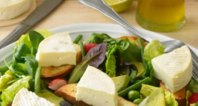 Salade printanière au Palet de Brebis Lou Pérac