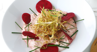 Labné Président au parfum de betterave, frits de poireaux