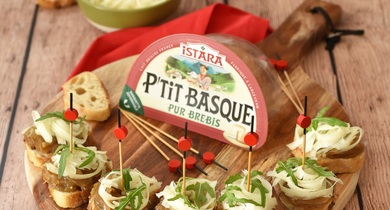 Tapas au Petit Basque, oignons caramélisés et roquette