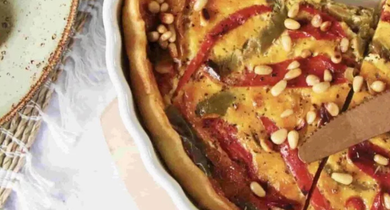 Tarte aux trois poivrons confits et pignons de pin