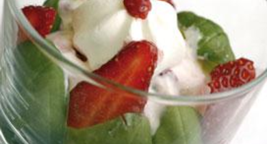 Verrine de fraises/basilic et meringue