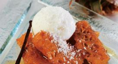 Ananas rôti à la vanille, glace noix de coco