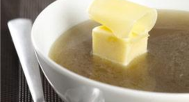 Bouillon de champignons, glaçon à l'Emmental