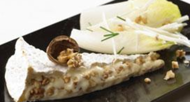 Brie aux noix sur sa julienne d'endives