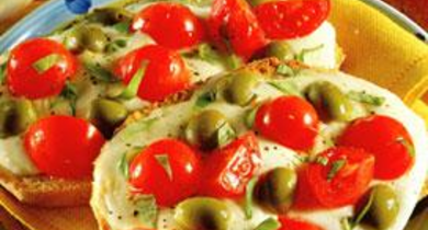 Bruschetta Primavera aux olives vertes et mozzarella