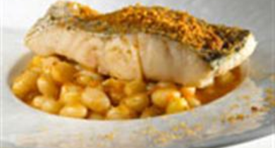 Cabillaud à la chapelure de pain d'épices, haricots coco au saté