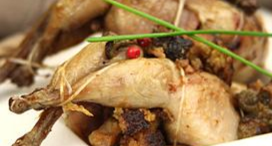 Cailles farcies au veau et aux cèpes