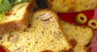 Cake au thon, olives et tomates confites