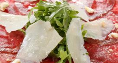 Carpaccio de boeuf, parmesan et asperges vertes