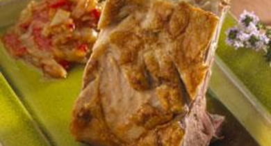 Carré d'agneau avec marmelade d'oignons et poivrons