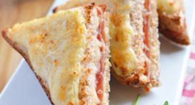 Croque monsieur doré aux 3 fromages
