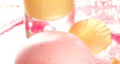 Dôme de mousse framboise, Cœur de panna cotta et Crème à la rose