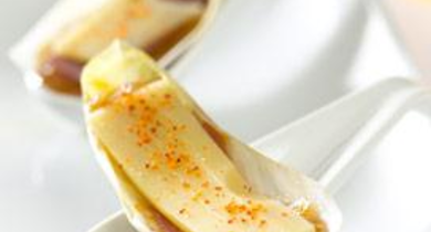 Feuilles d’endives, confit d’oignon et Emmental pimenté