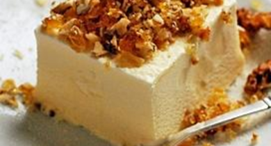 Glace au mascarpone, rhum et noix caramélisées