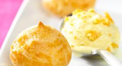 Gougères épicées, glace curry emmental 