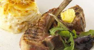 Gratin au camembert et côtes d'agneau