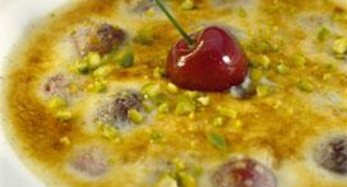 Gratin de cerises aux pistaches vertes