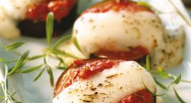Médaillons d'aubergines à la tomate et mozzarella