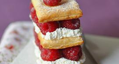 Millefeuilles de framboises, mousse à la crème légère Bridélice vanillée