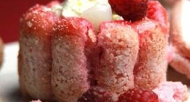 Mini charlottes roses aux litchis et framboises