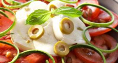 Mozzarella et tomates au pesto de courgettes