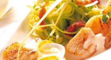 Noix de Saint-Jacques et leur crème de poireaux