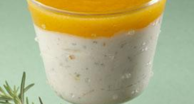 Nougat glacé et coulis d'abricot au romarin