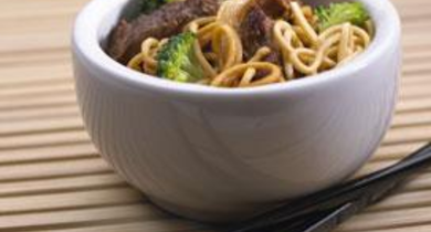 Nouilles chinoises sautées aux boeuf et brocolis