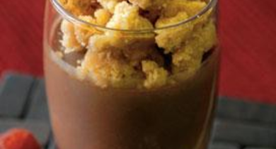 Panna cotta chocolat et coulis de framboises